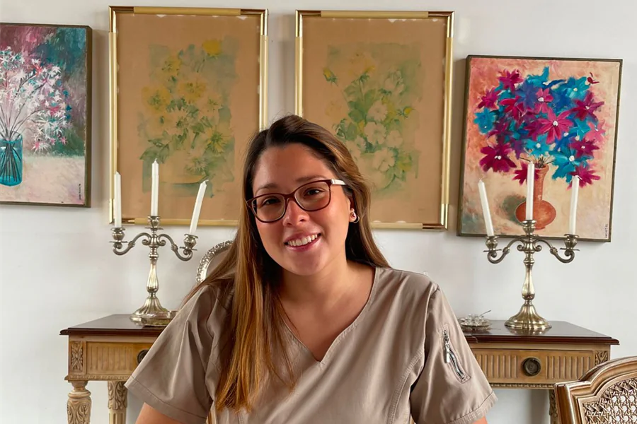 Luciana Ortecho, nutricionista, en consulta